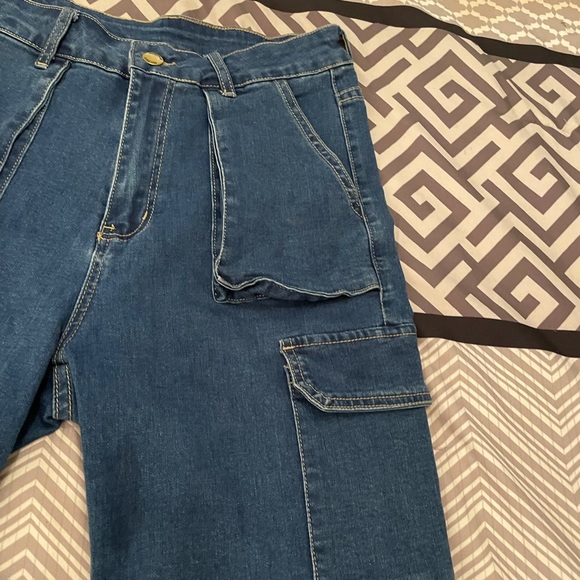 Shein Flip flap plckets denim cargo bermudas. US S. extremely stretchy material - Picture 5 of 8